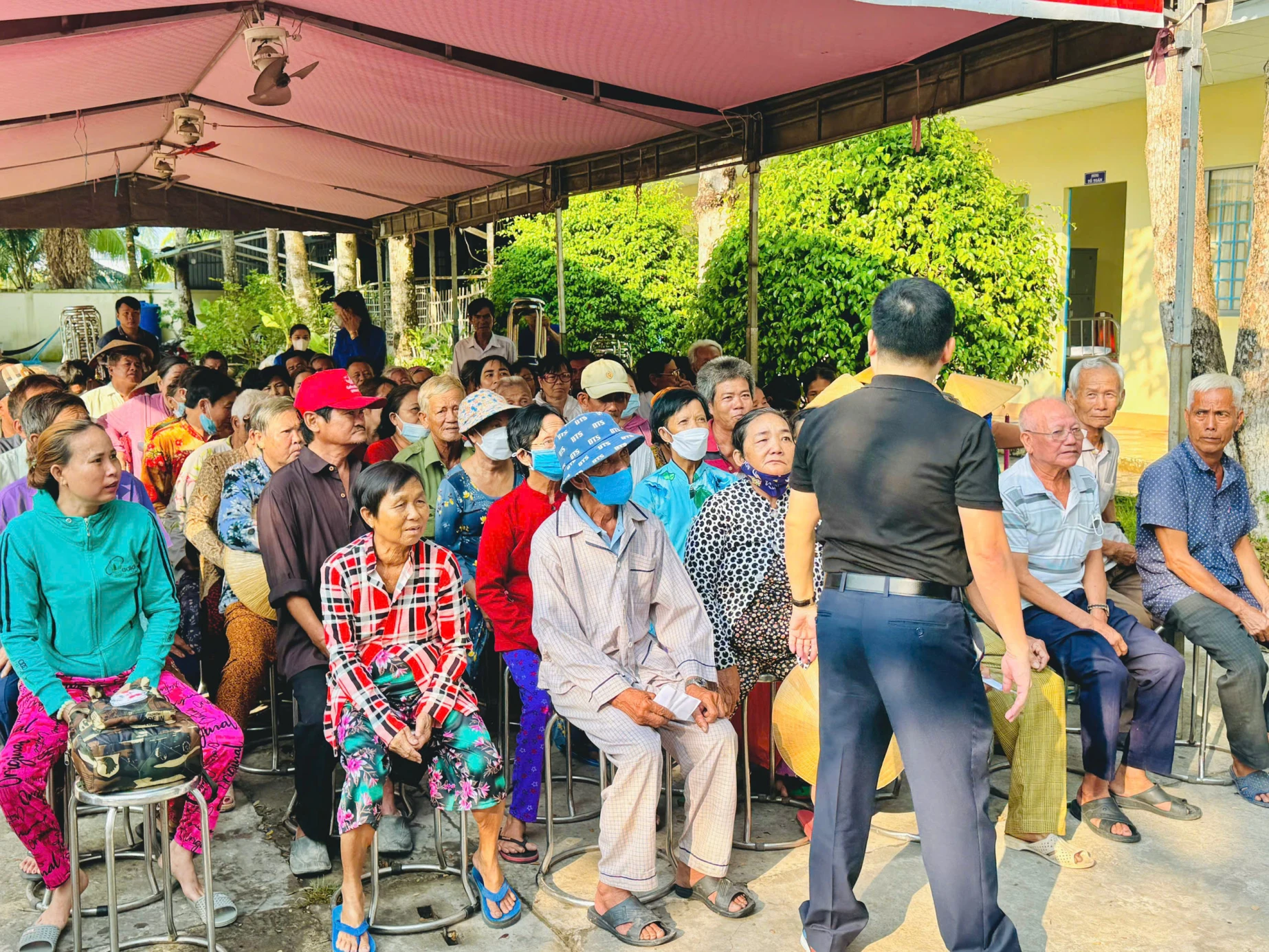 https://static.quochuyanhcorp.vn/21542/2025/Thiện nguyện Kiên Giang/z6546305755384_16c878216828282431f05387295c31c7.jpg